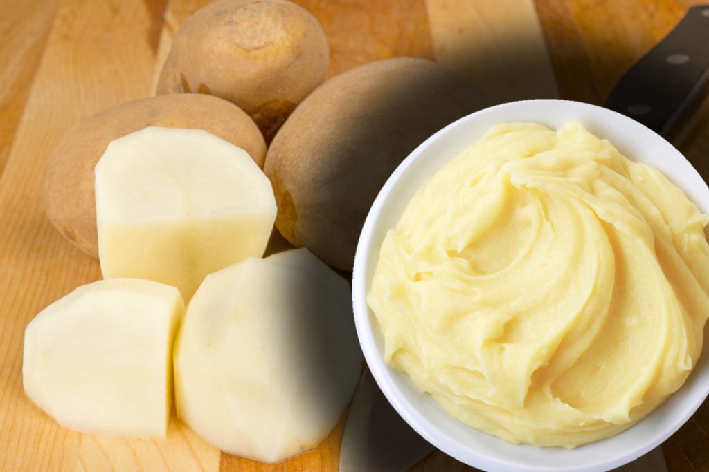 Greșeala uriașă care strică tot gustul piureului de cartofi. Ce trebuie să pui în el ca să iasă cremos și pufos