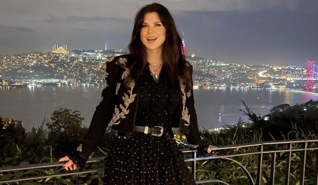 Monica Bîrlădeanu, apariție rară, în costum de baie. Frumoasa vedetă și-a cucerit fanii cu imaginile din vacanță. Foto