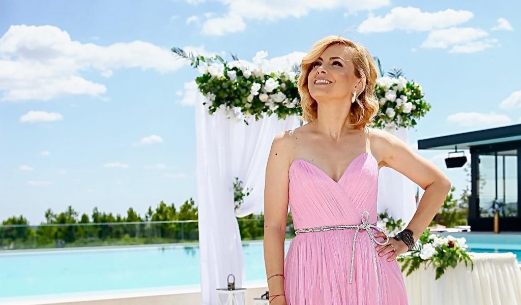 Simona Gherghe nu a apărut niciodată așa. Cum s-a pozat la cei 44 de ani