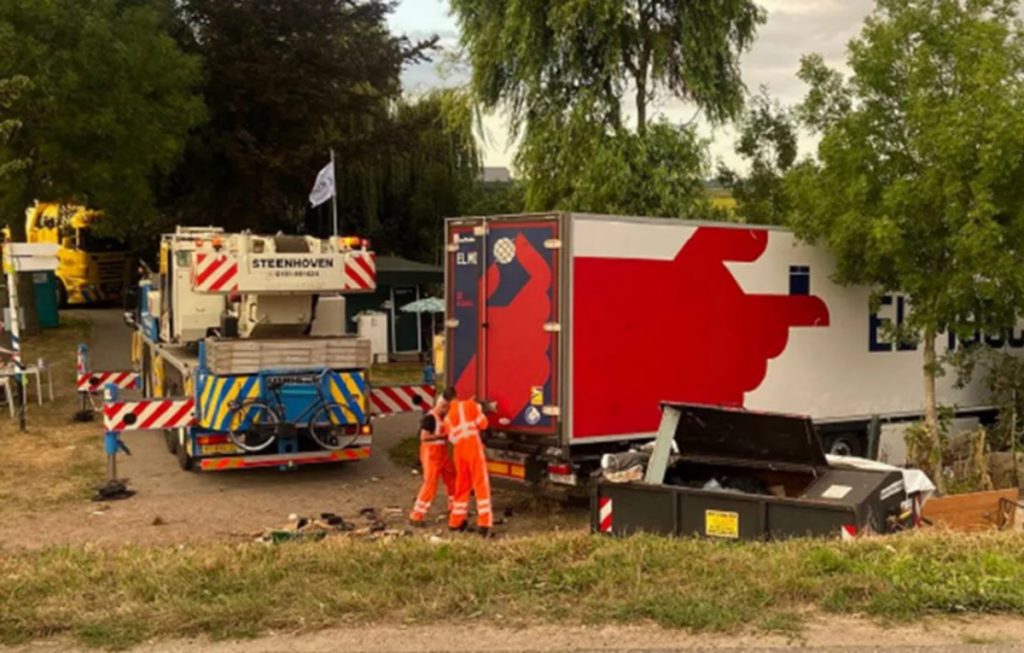 Un camion a intrat în oamenii care participau la o petrecere în aer liber, în Olanda. Trei persoane au murit și altele sunt rănite