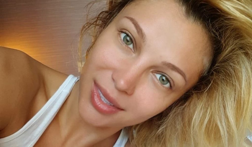 Cele mai îndrăznețe imagini cu Lora la plajă. Artista nu se rușinează să se afișeze. GALERIE FOTO