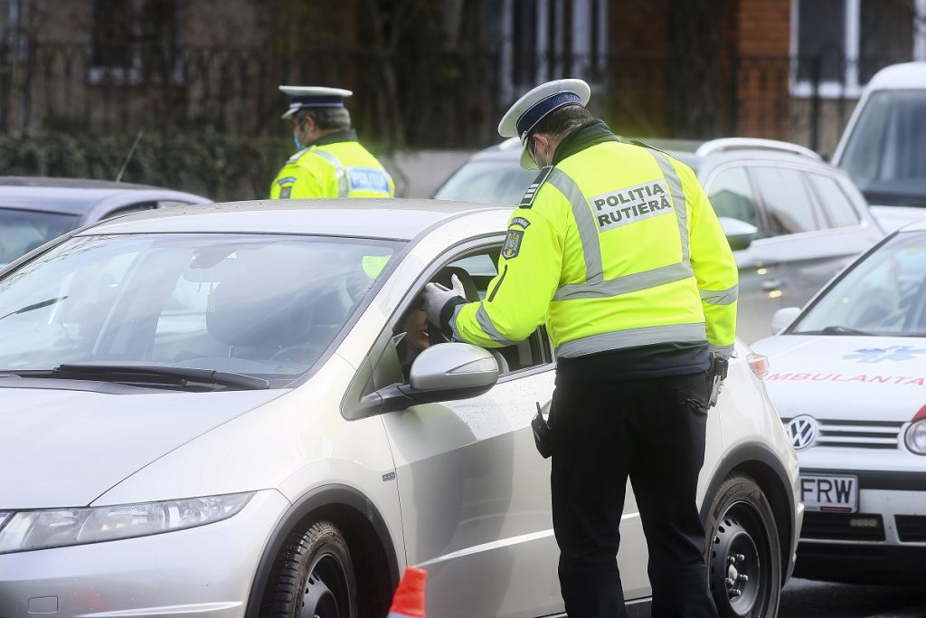 Semnalul de alarmă tras de polițiștii rutieri. Ce obicei ilegal au observat tot mai des la șoferii români. Bilanțul autorităților ridică îngrijorări