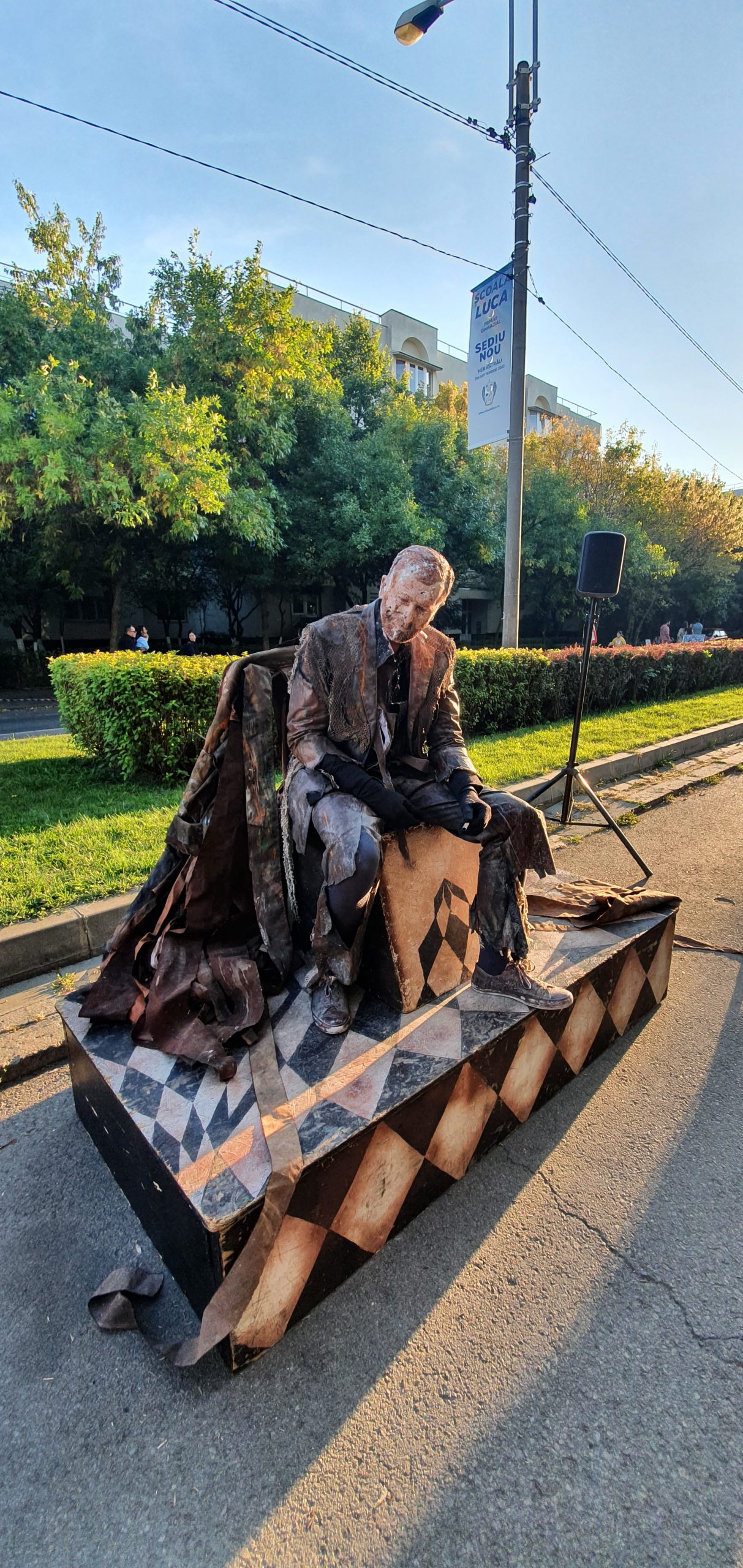 Parada statuilor vivante ale Teatrului Masca