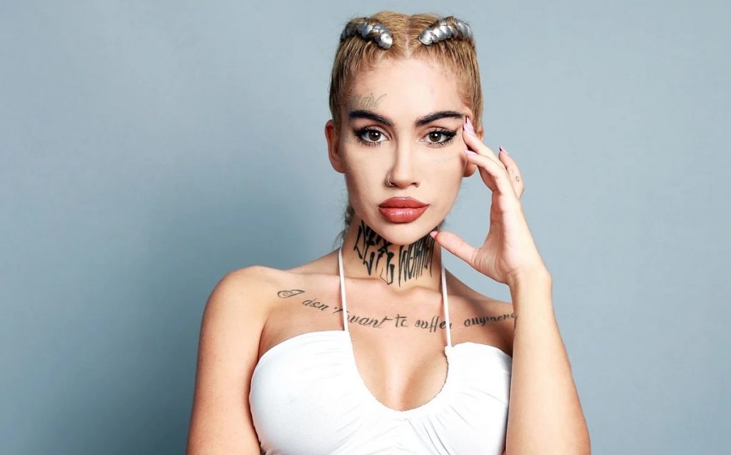 Bia Khalifa a povestit traumele prin care a trecut în copilărie. Dezvăluirea despre tatăl concurentei de la Sunt celebru, scoate-mă de aici!