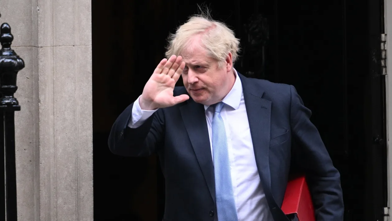 Boris Johnson a parasit, oficial, Downing Street