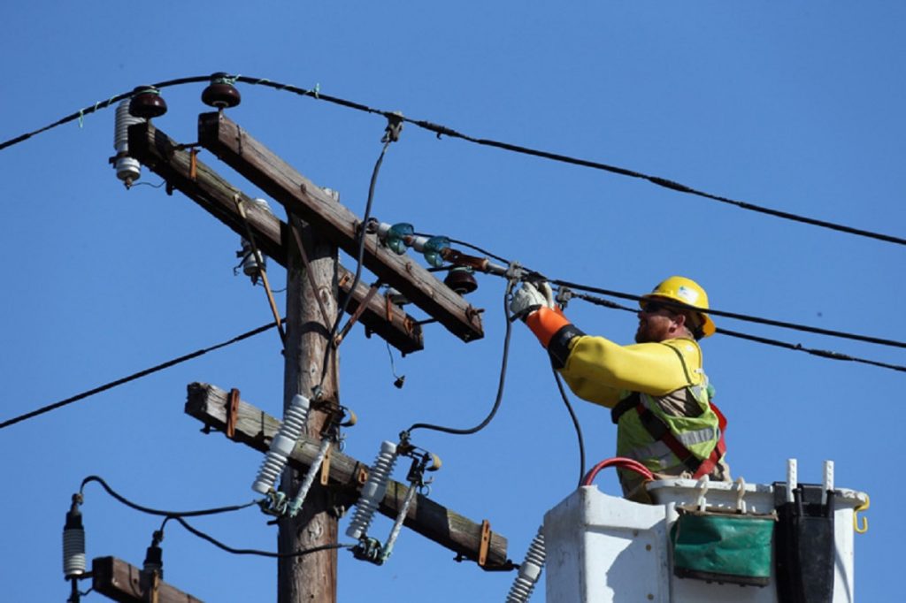 Bucureștenii, lăsați în beznă după o avarie la stația electrică București-Sud. Ce zone au fost afectate