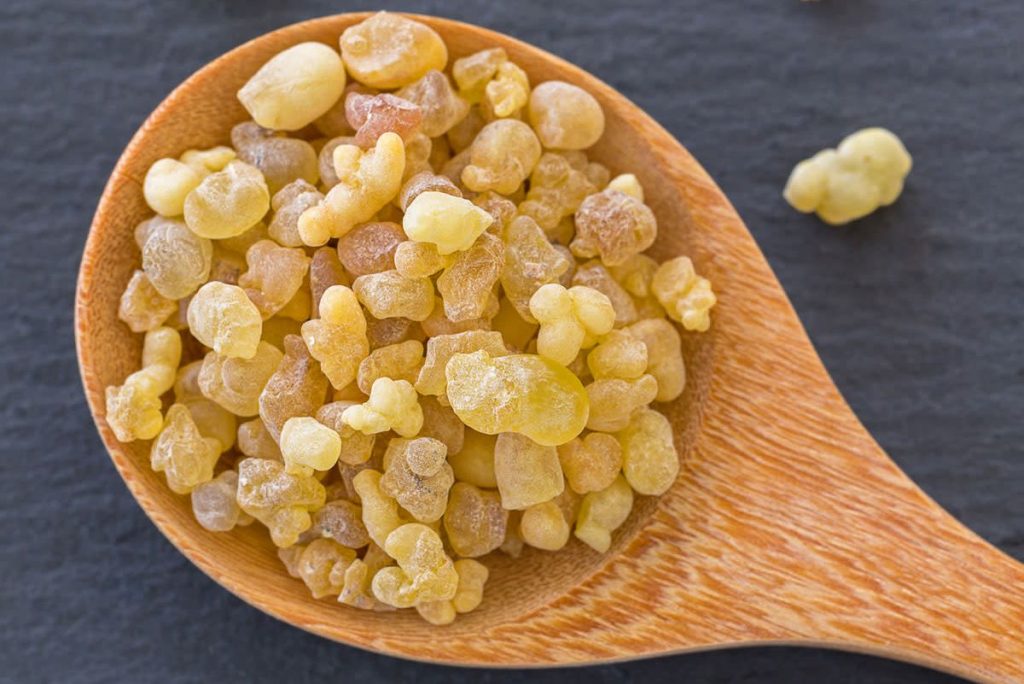 Ce este tămâia și din ce este făcută, de fapt. De ce este bine să o ai în casă