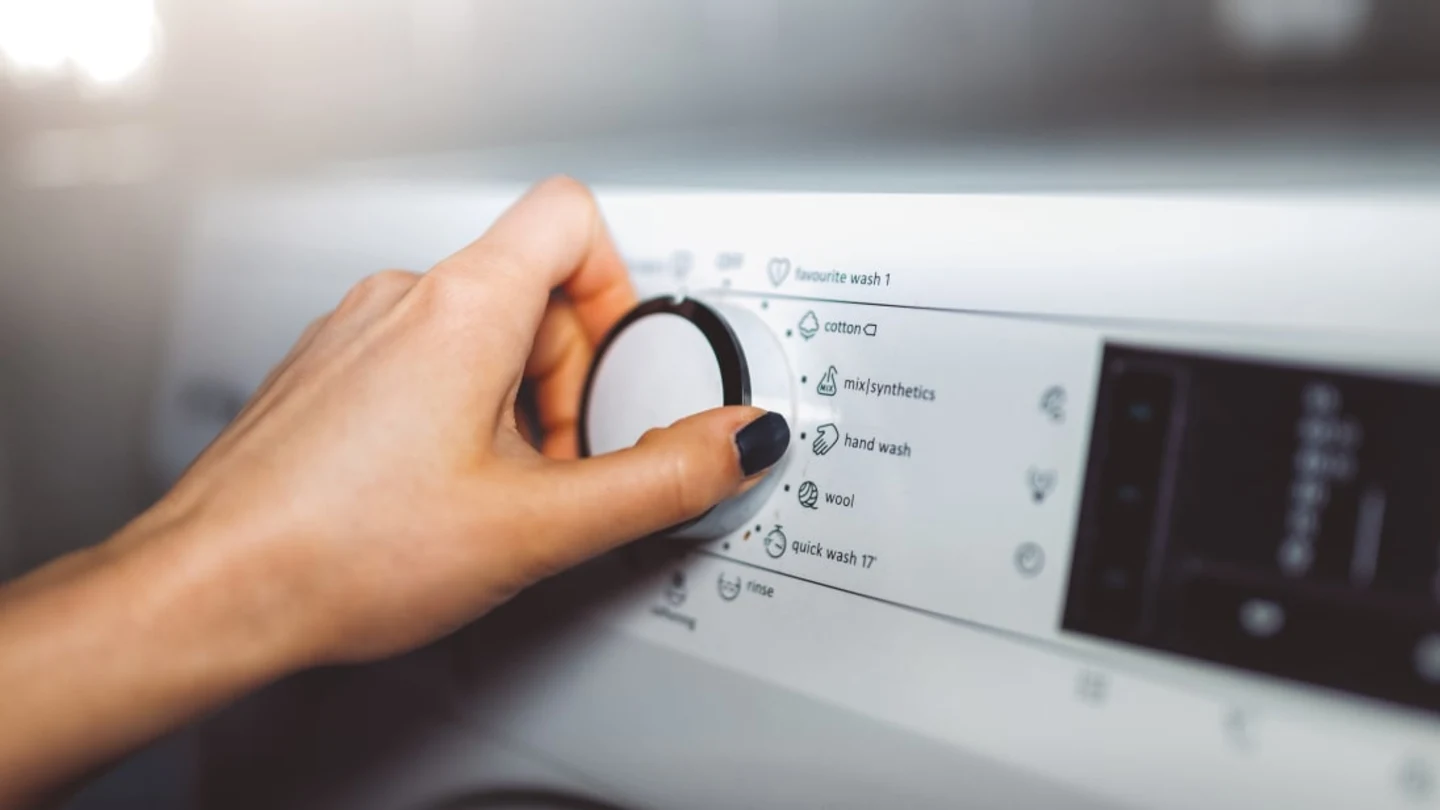 Ce trebuie sa faci pentru a economisi bani cand speli rufe