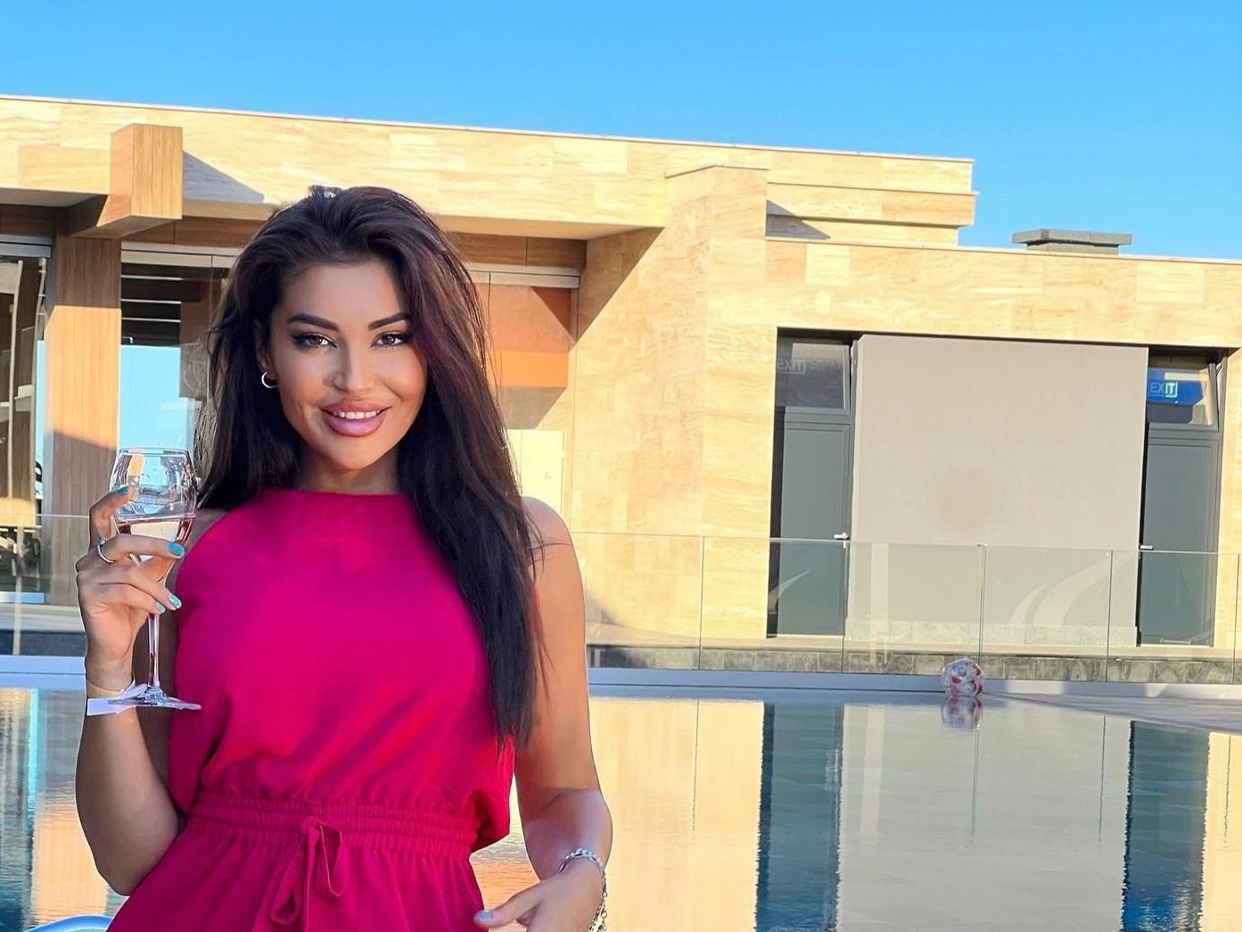 Elena Ionescu vrea sa imbrace din nou rochia de mireasa