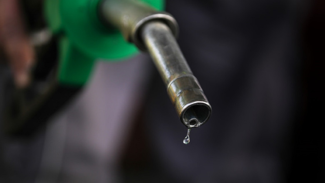 Inca 3 luni de compensare a pretului la carburanti