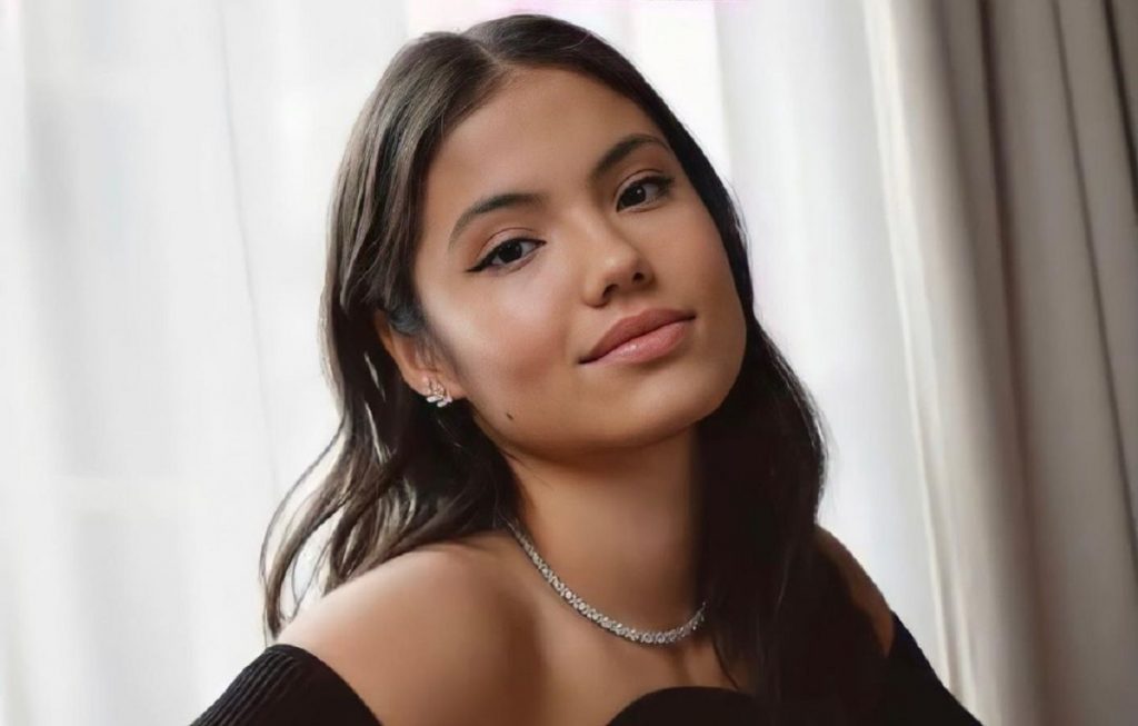 Ipostază inedită pentru Emma Răducanu. Jucătoarea britanică s-a pozat în costum de baie FOTO