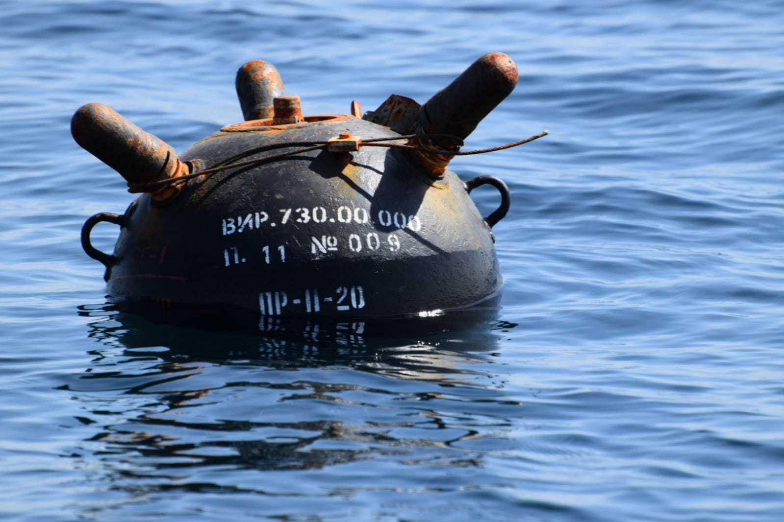 O navă românească a lovit o mină în Marea Neagră. Ce se întâmplă cu militarii aflați la bord