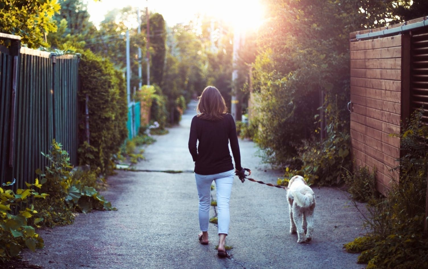 Plimbarea după masă face minuni pentru sănătatea ta