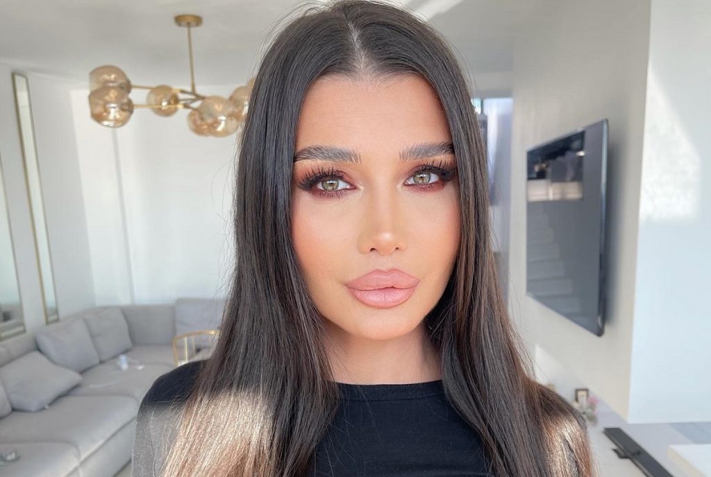 Suma pe care o plătește Elena Băsescu pentru școlarizarea copiilor ei. Nu este la îndemâna multor români