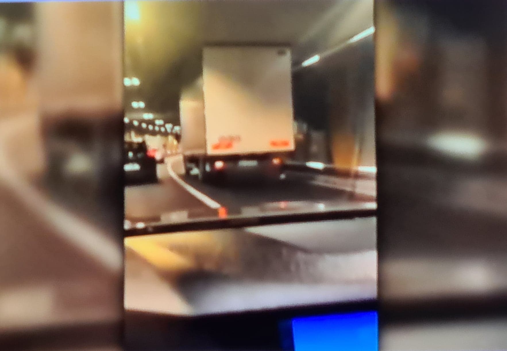 Un alt TIR a ramas blocat in Pasajul Unirii