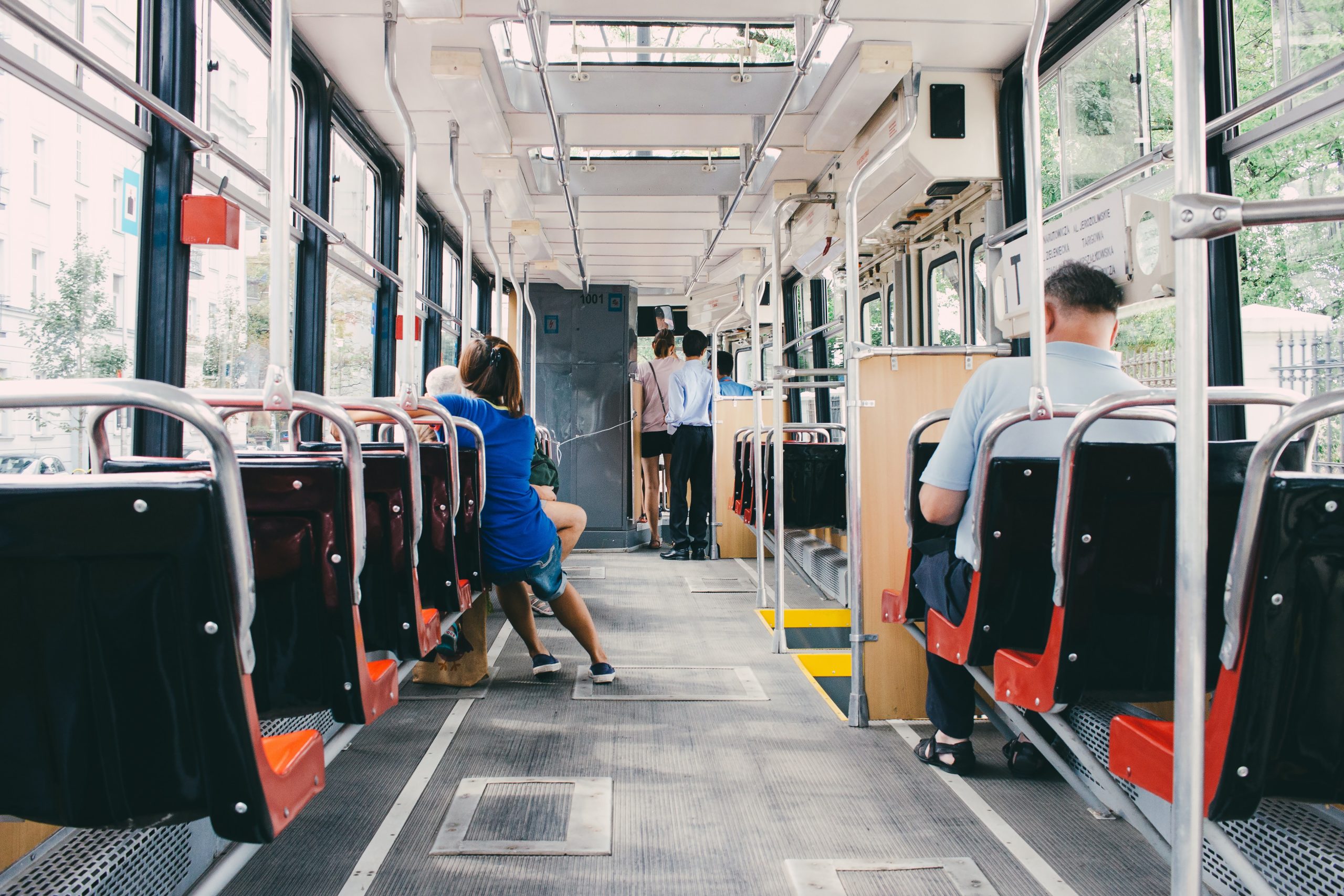 STB a lansat o aplicație prin care elevii și studenții pot obține abonament gratuit de transport