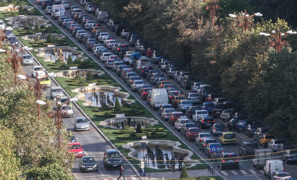 Viceprimarul Bucureștiului crede că orașul se sufocă. „Mașinile să stea în parcări, acolo unde le e locul”