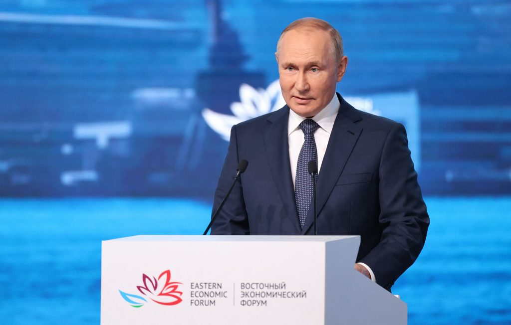 Vladimir Putin, imagine fără precedent în Uzbekistan. Cum a folosit o lopată de aur