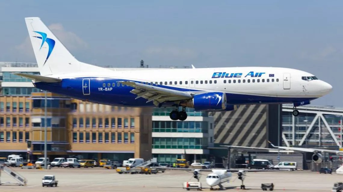 Blue Air a anunțat că va rambursa banii pasagerilor după anularea zborurilor. Care sunt condițiile
