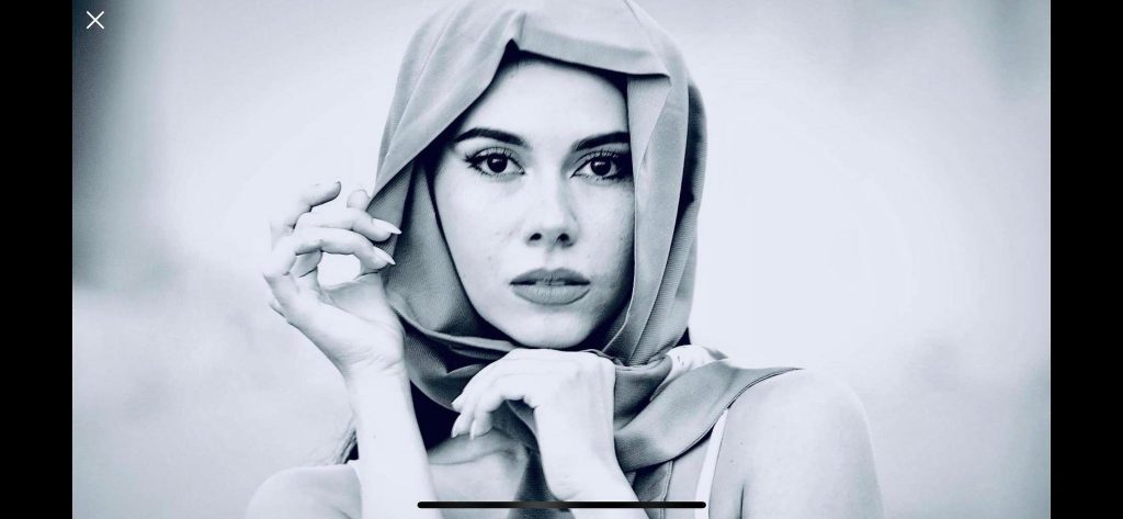 Povestea unui fotograf de succes prins între două realități. De la un supermarket în Iași, la o expoziție în Viena și înapoi: „Sistemul de valori se duce în jos ireversibil”