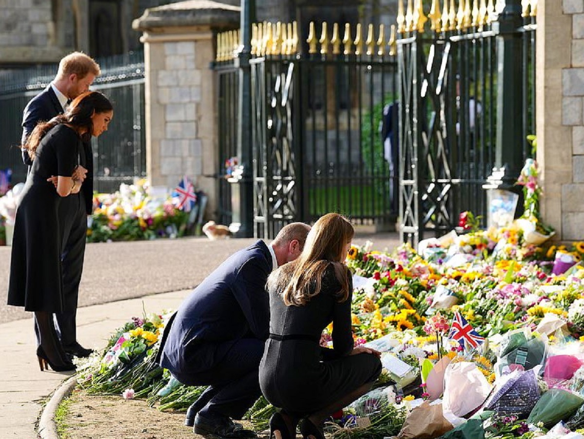 Pozele „împăcării” dintre cele două cupluri regale, negociată timp de 45 de minute. De ce au întârziat Harry și Meghan Markle