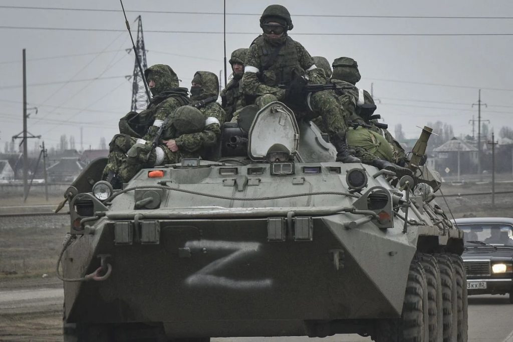 Expert militar rus deplânge situația forțelor Moscovei. Soldații luați la război primesc căști și ranițe din alt secol