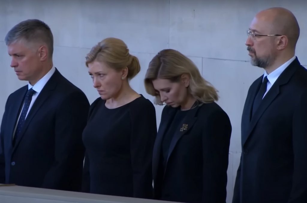 Soția președintelui Zelenski, vizibil emoționată la priveghiul Reginei Elisabeta a II-a. Detaliul surprins de camerele de filmare în timpul funeraliilor. VIDEO
