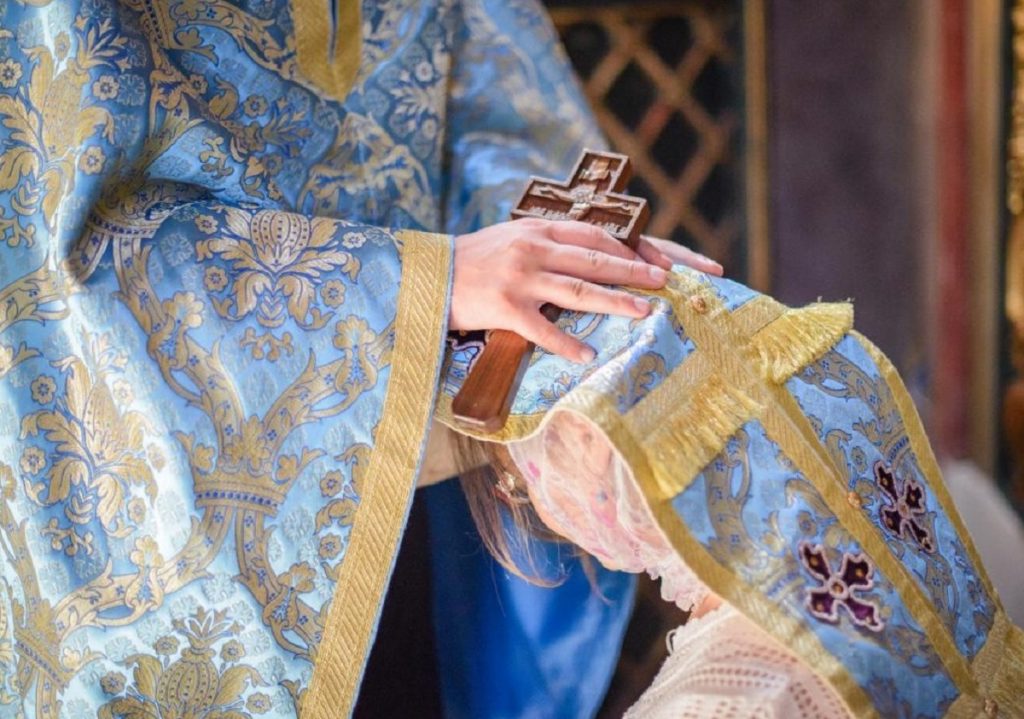 Biserica schimbă regulile privind spovedania după cazul preotului Visarion Alexa. Ce va fi interzis de acum înainte