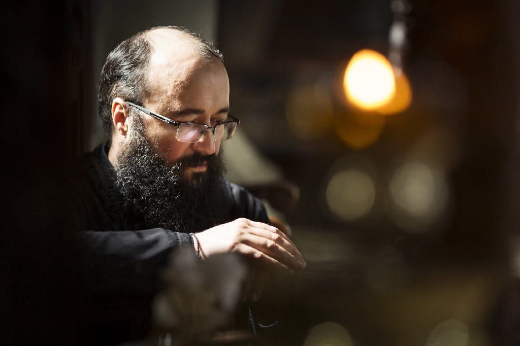 Noi stenograme cu preotul Visarion Alexa. Ultima discuție cu enoriașa: „Te-am atins ca prieten”