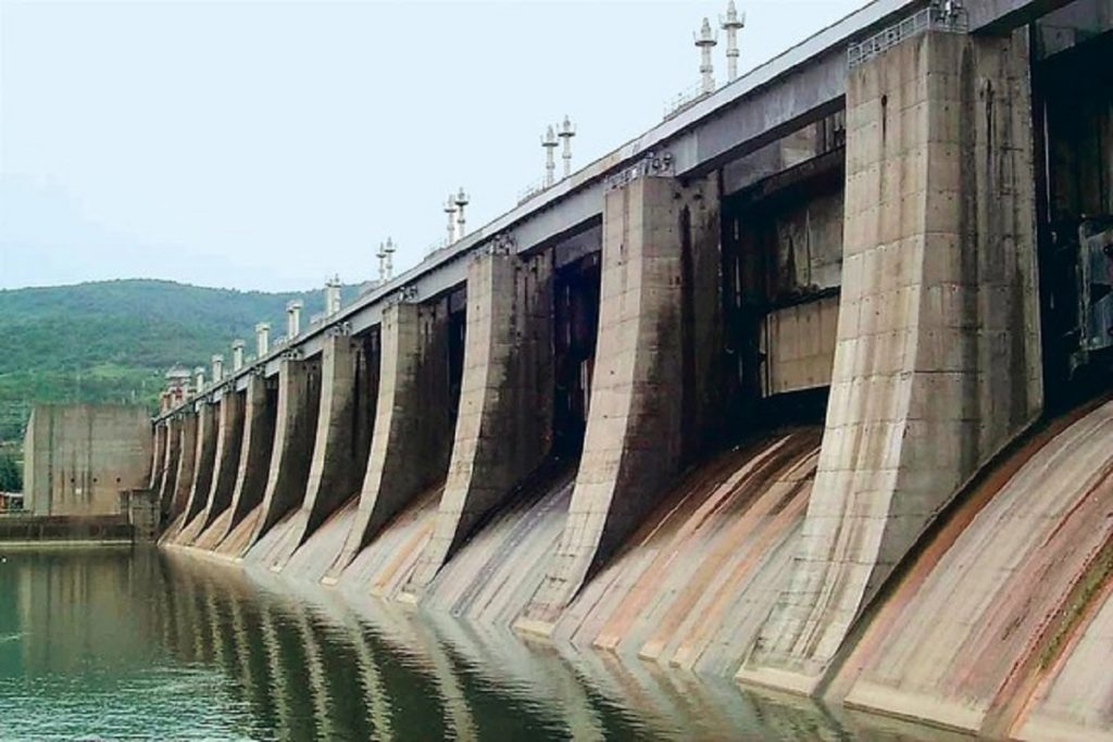 Adevărul din spatele hidrocentralelor ”blocate”: ar putea face minuni pentru români, dar au rămas la 96%