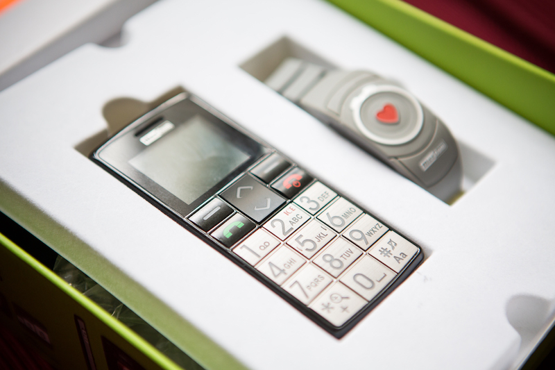 Bratara pe care pensionarii o vor primi acasa. Va fi adusa chiar de postas