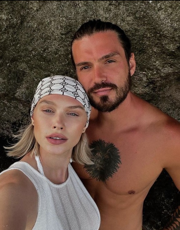 Cea mai dorită vacanță pentru un cuplu din showbiz-ul românesc. Au plecat după ce li s-a anulat sejurul de 3 ori (Exclusiv)