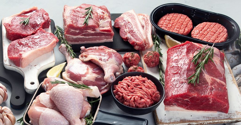 Cum recunoști carnea sau mezelurile expirate. Detaliile la care trebuie să fii atent înainte de a le cumpăra din supermarket