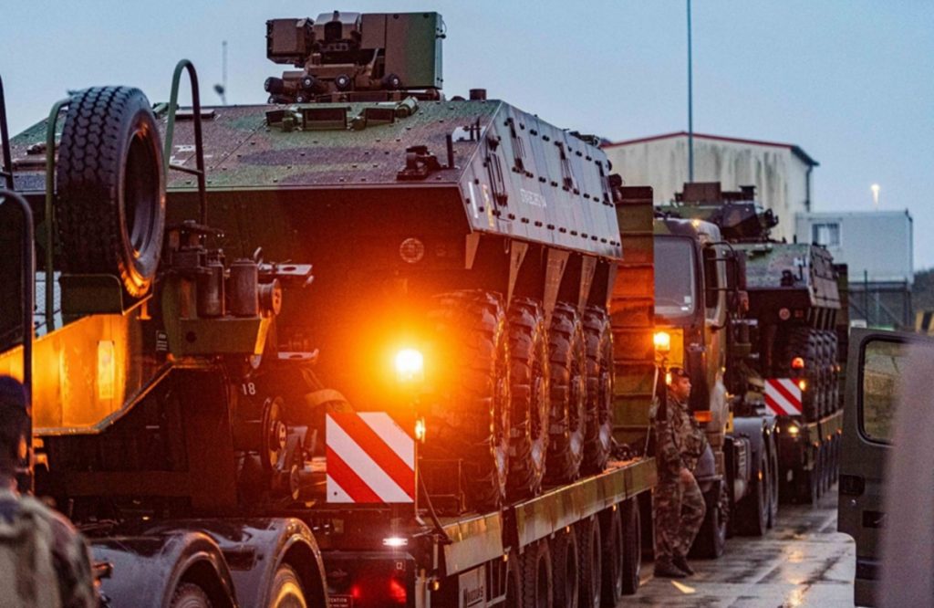 Două convoaie cu blindate franceze au ajuns în România. Acestea au trecut pe la punctul de trecere a frontierei Nădlac din judeţul Arad