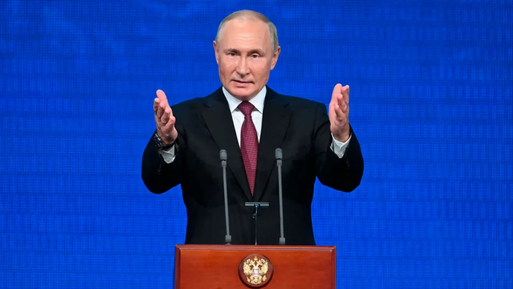 Gestul forțat făcut de Vladimir Putin ridică noi semne de întrebare. Liderul rus, surprins într-o poziție ciudată în public