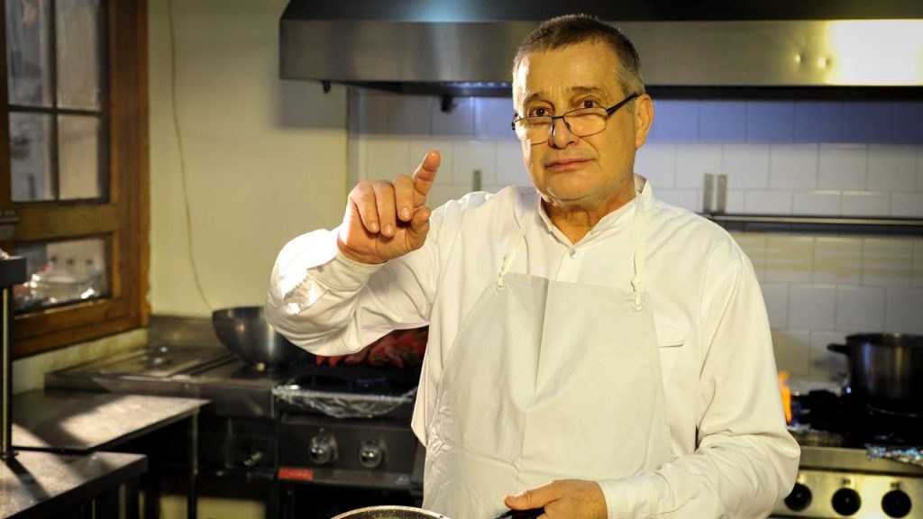 Reacția lui Mircea Dinescu după ce ANPC a anunțat obligația de a afișa lista ingredientelor din meniul restaurantelor. „Nu intrați aici că muriți mai devreme” EXCLUSIV