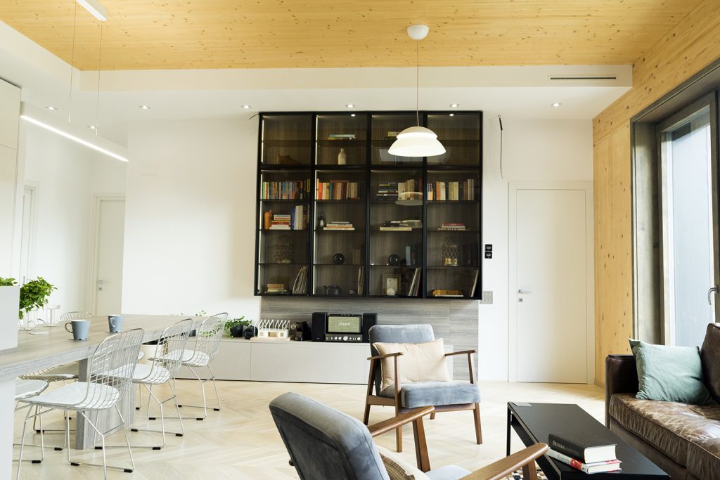 Casa din România care se întreține singură. Proprietarii nu plătesc facturi la gaze și căldură, iar vara nu au nevoie de aer condiționat