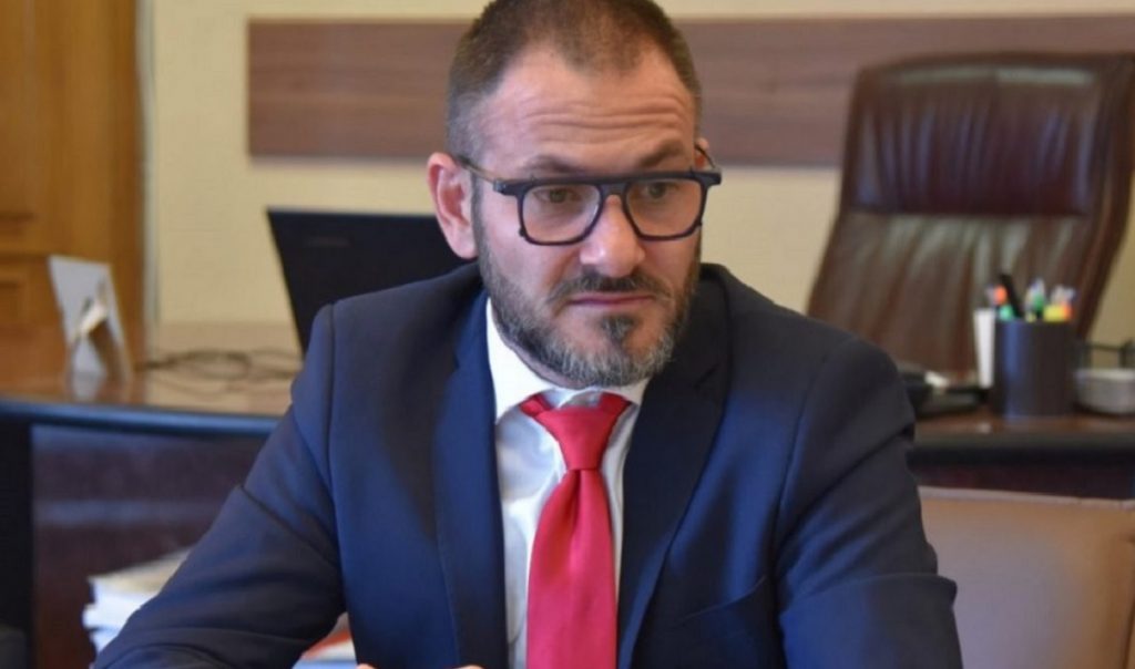 Scandal între Blue Air și șeful ANPC. Compania aeriană, plângere penală împotriva acestuia