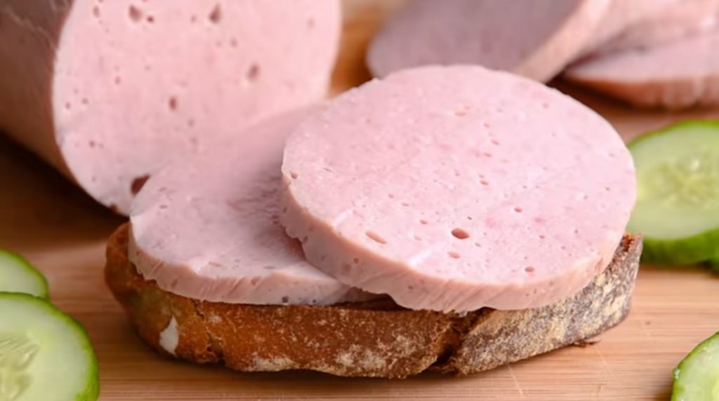 Din ce este făcut parizerul. Te vei gândi de două ori înainte să-l cumperi după ce vei afla ce conține