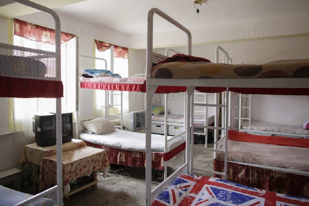 Scene neașteptate în fața unui penitenciar din România. Gestul făcut de un deținut eliberat din închisoare a blocat traficul în zonă