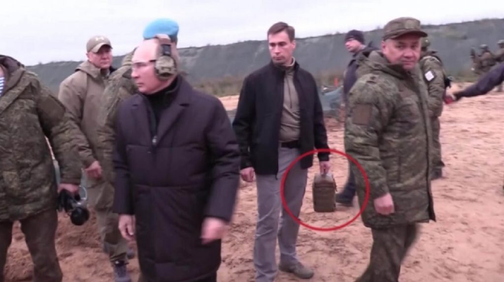 Putin nu se desparte de „servieta nucleară”. Detaliul care stârnește îngrijorare