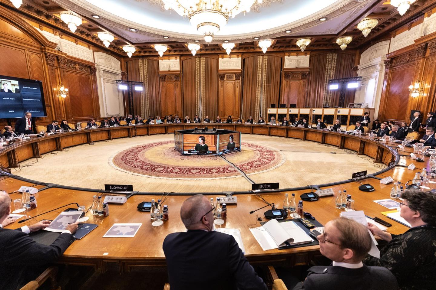 A doua zi a reuniunii NATO de la Bucuresti