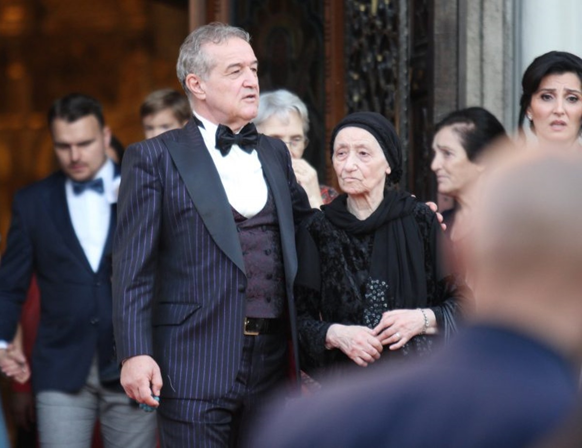 Gigi Becali si mama sa