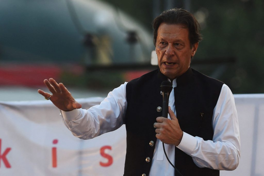 Imran Khan, fostul premier al Pakistanului, a fost împușcat. S-a întâmplat timpul unui marș de protest în Lahore