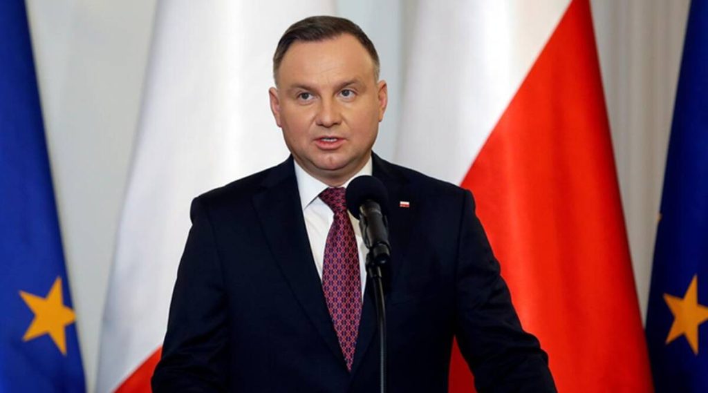 Președintele Poloniei, păcălit de doi comici din Rusia. A stat cu ei la telefon crezând că vorbește cu Emmanuel Macron