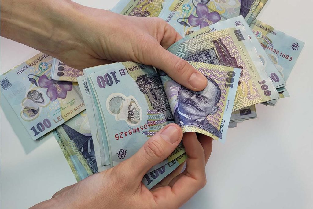 Salariu minim de 4000 de lei în România, pentru acești angajați: în ce domeniu sunt privilegiații