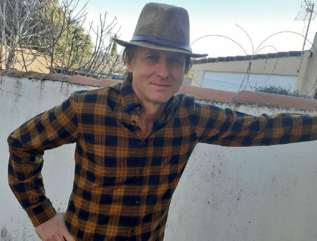 De ce refuză sculptorul statuii lui Gigi Becali să curețe bustul vandalizat. „Eu i-am făcut-o, de pictat o poate picta oricine”. Cum poate fi salvată. Exclusiv