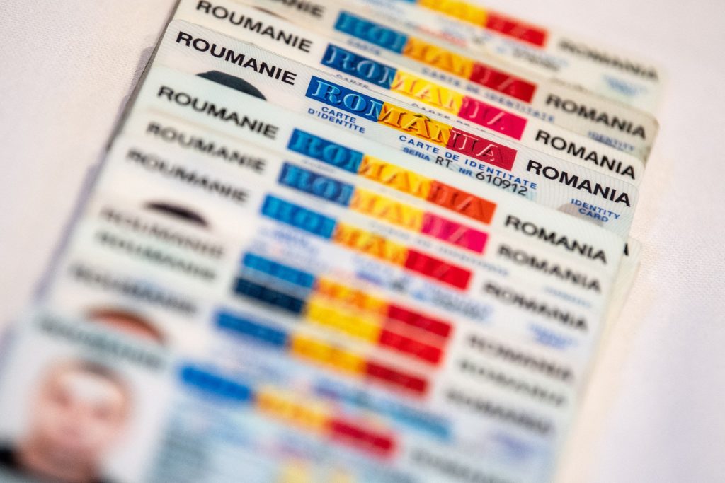 Escrocheria pusă la cale de trei români în Germania. Ce făceau cu buletinele victimelor