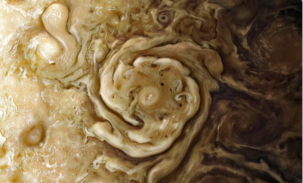 Un mega-ciclon a intrat în sistemul nostru solar. Ce se poate vedea pe imaginile NASA