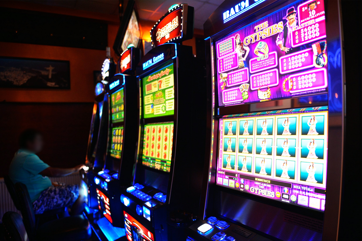 La păcănele se va merge cu buletinul. Se schimbă legea, nimeni nu mai joacă pe furiș